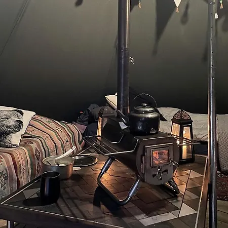 Remote Lakeside Bell Tent With Outdoor Sauna In Finland Feriehus